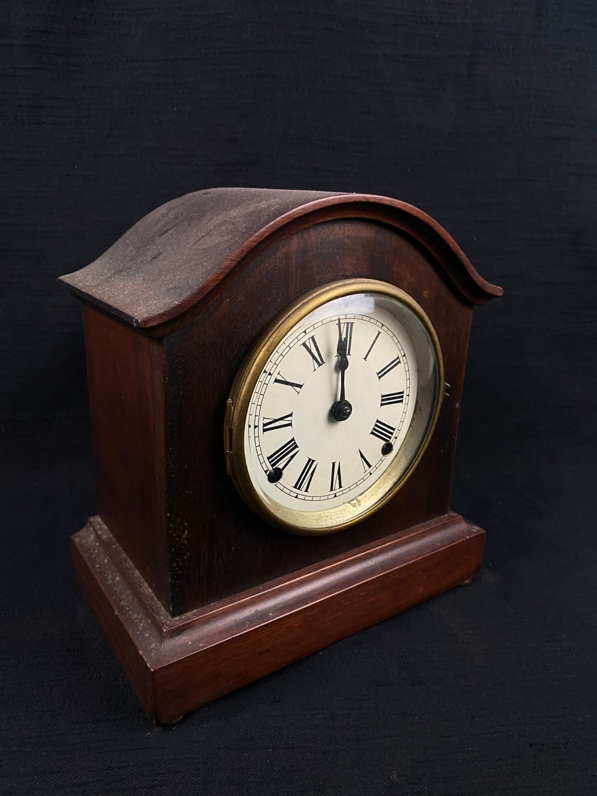 Vintage Wood Mantel Clock Roman Numeral Dial Curved Top Key Pendulum Ticking