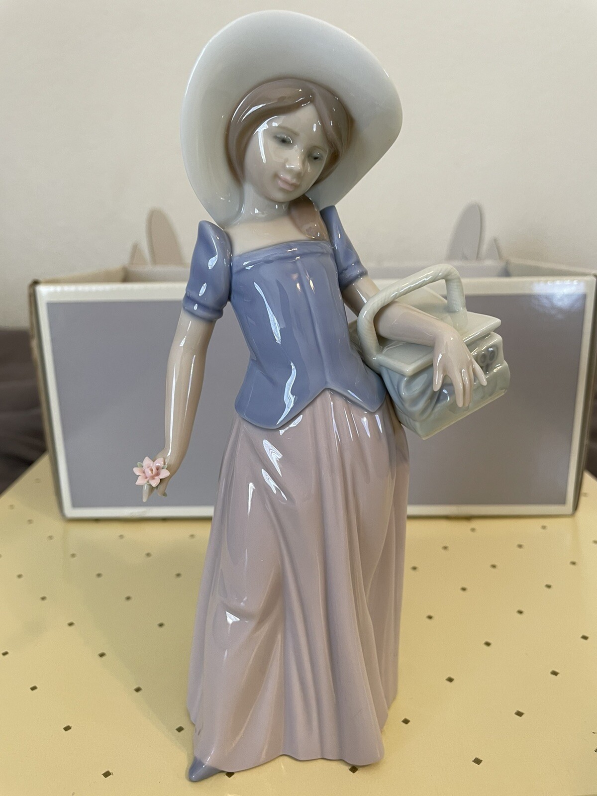 LLADRO FIGURINE #6489 TAILOR MADE Girl With Sewing Basket Retired ~ NIB