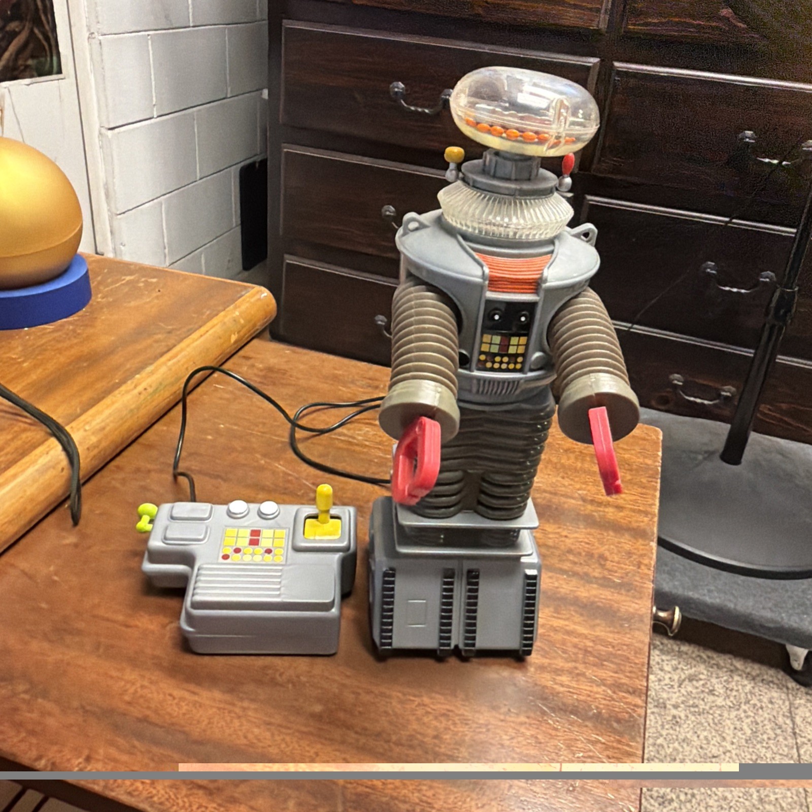 Toy Island 1998 Lost in Space Classic Series Remote Control B9 Robot Works