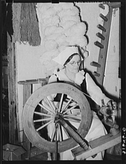 Photo:Erath Louisiana Madame Dronet 1900s Thread Twisting Spinning Wheel