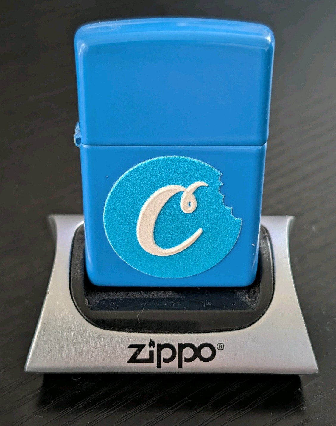 Cookies x Zippo C bite textured fluid Lighter - With Zippo magnetic Stand - New Cookies x Zippo C bite textured fluid Lighter - With Zippo magnetic Stand - New