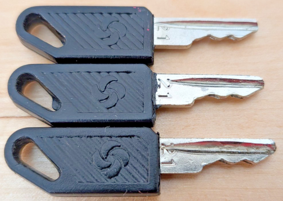 Samsonite Luggage Key Set of 3 Matching Keys \ Samsonite Luggage Key Set of 3 Matching Keys \