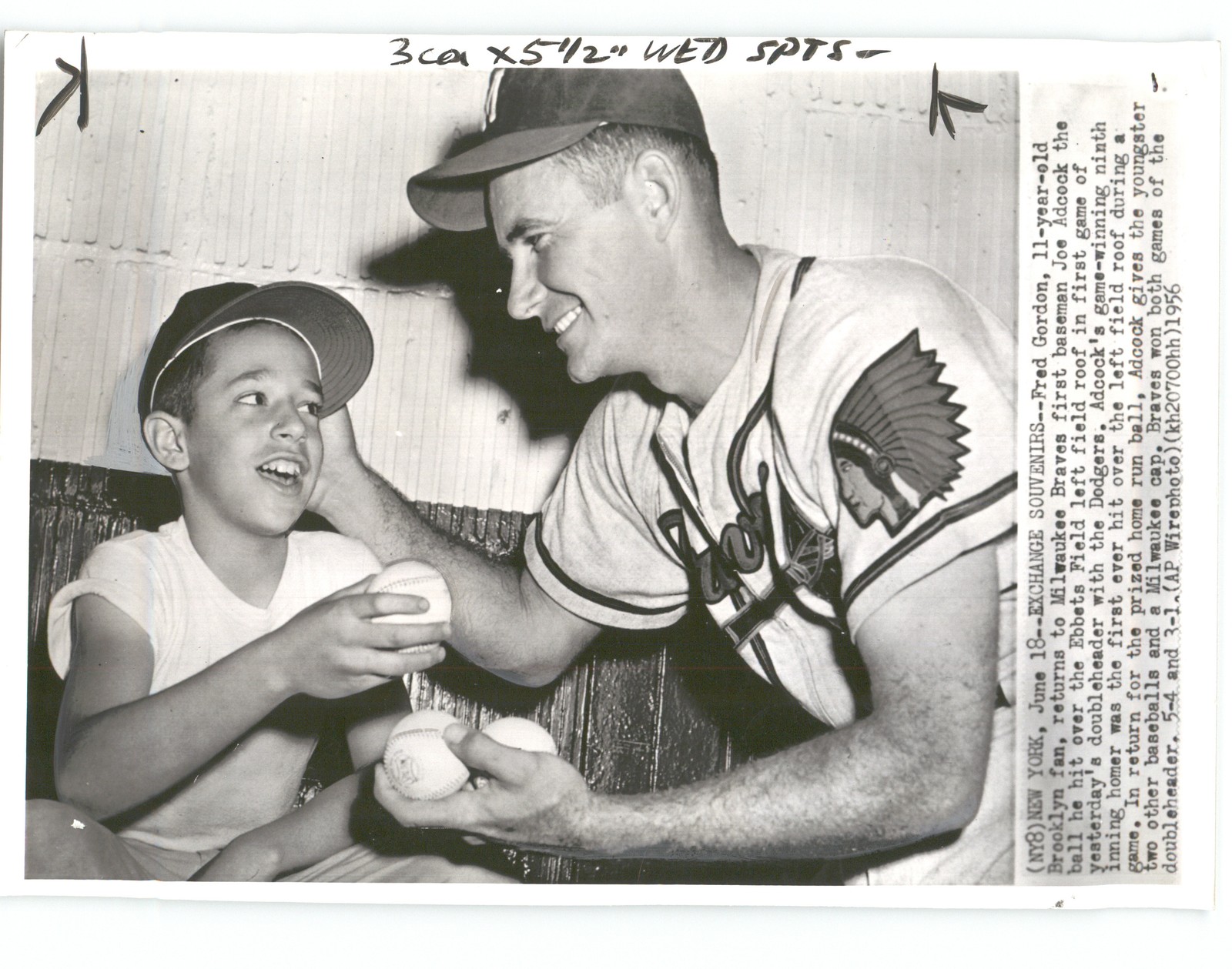 MILWAUKEE Braves BASEBALL Joe Adcock with Child Fan VINTAGE 1956 Press Photo