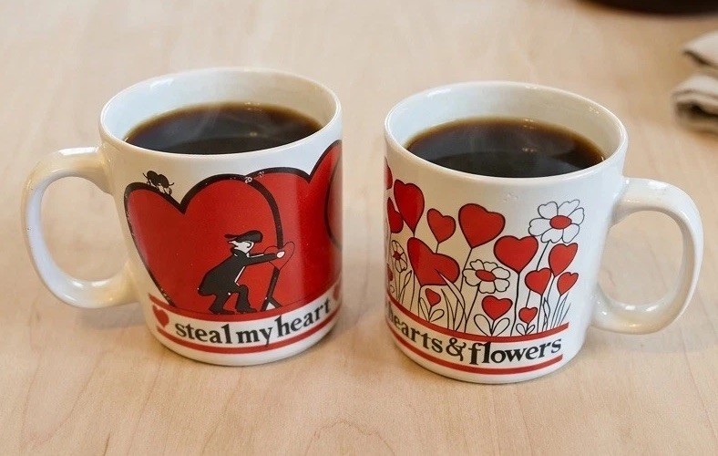 Vintage ARTMARK Heart Mug Set, Love Coffee Cups, Hearts & Flowers In Boxes