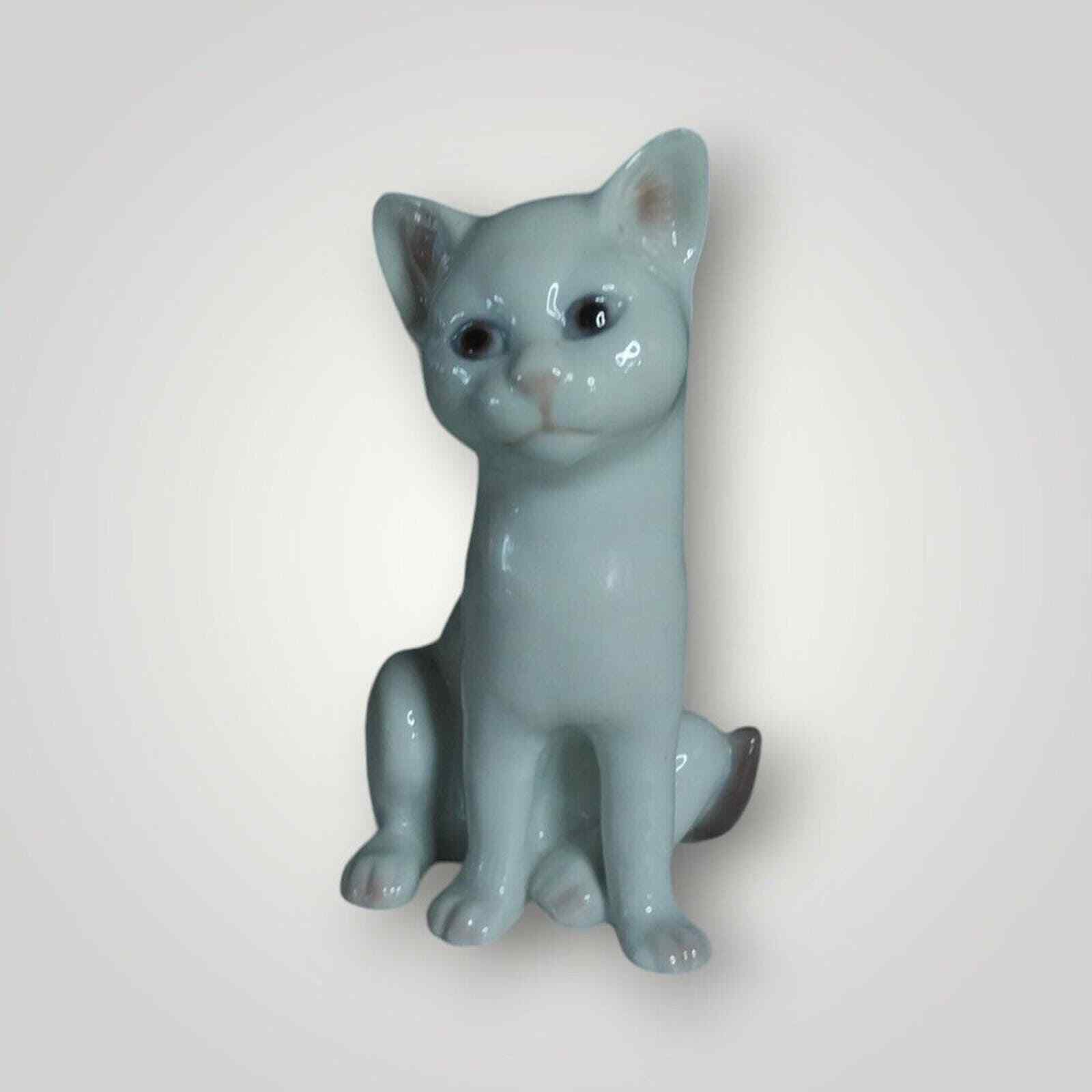 Vintage Signed Bing & Grondahl Porcelain Sitting Cat Figurine B&G Denmark #2505