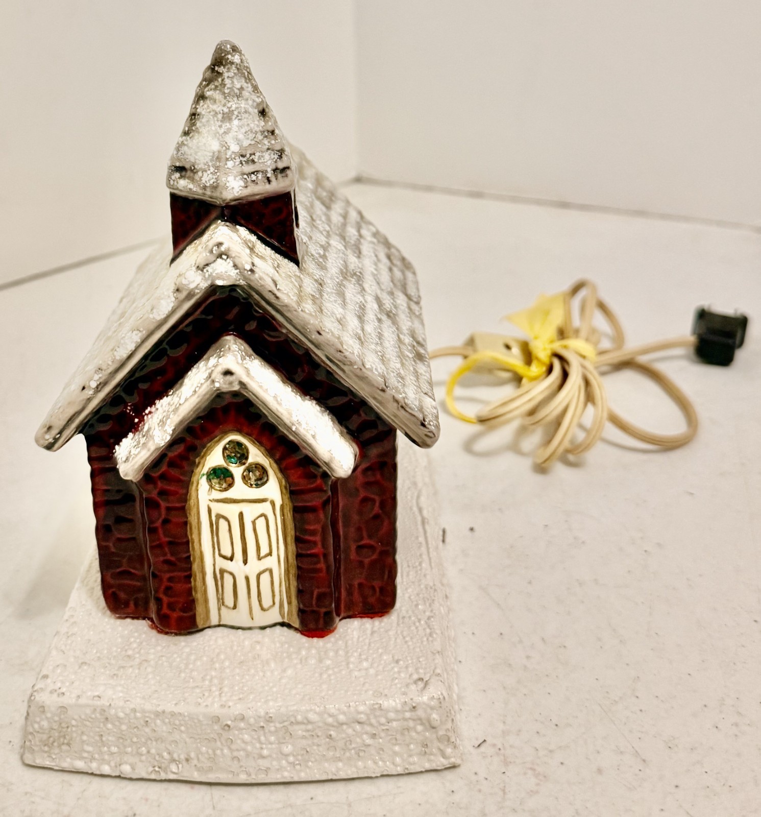 Vtg 1970\'s Lighted Ceramic Church Chapel Snow covered Roof Stained Glass Windows Vtg 1970\'s Lighted Ceramic Church Chapel Snow covered Roof Stained Glass Windows