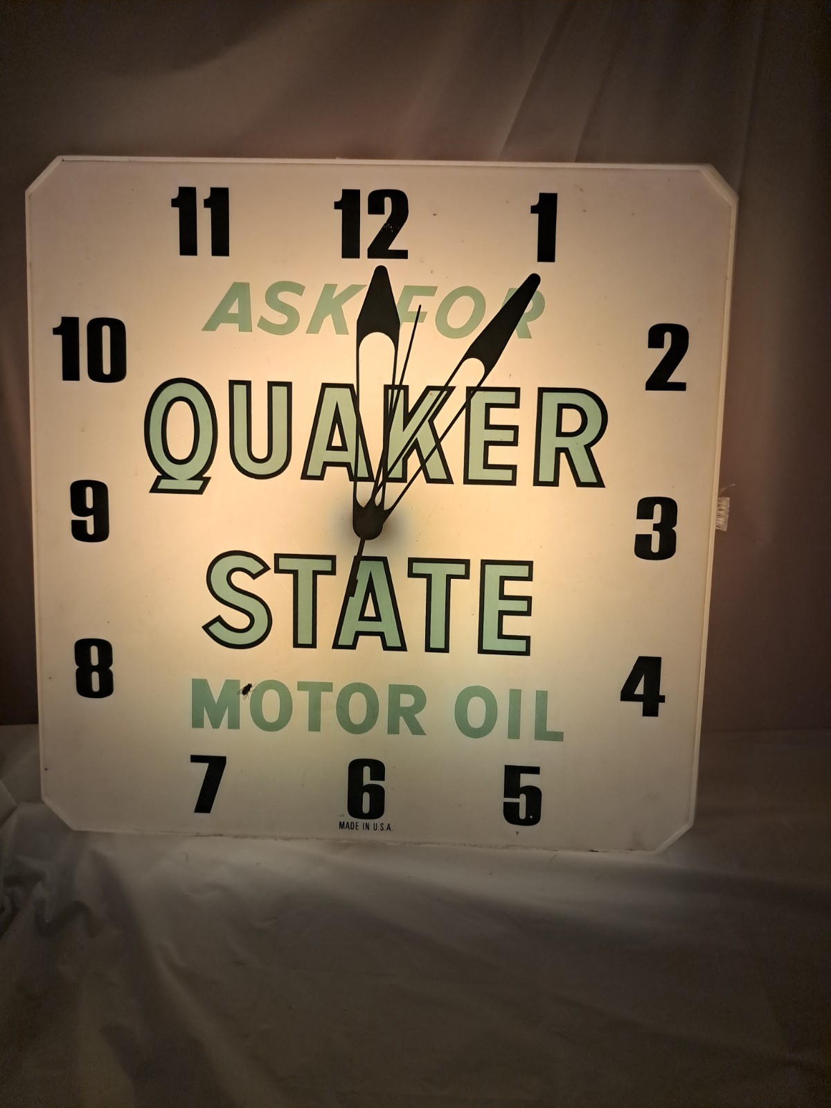 Vintage Ask For Quaker State Motor Oil PlasticLight Up Clock