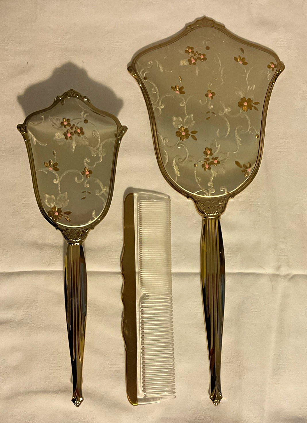 True VTG Gold Tone Floral Etched Vanity Set Mirror Brush Comb Nylon Bristle USA True VTG Gold Tone Floral Etched Vanity Set Mirror Brush Comb Nylon Bristle USA