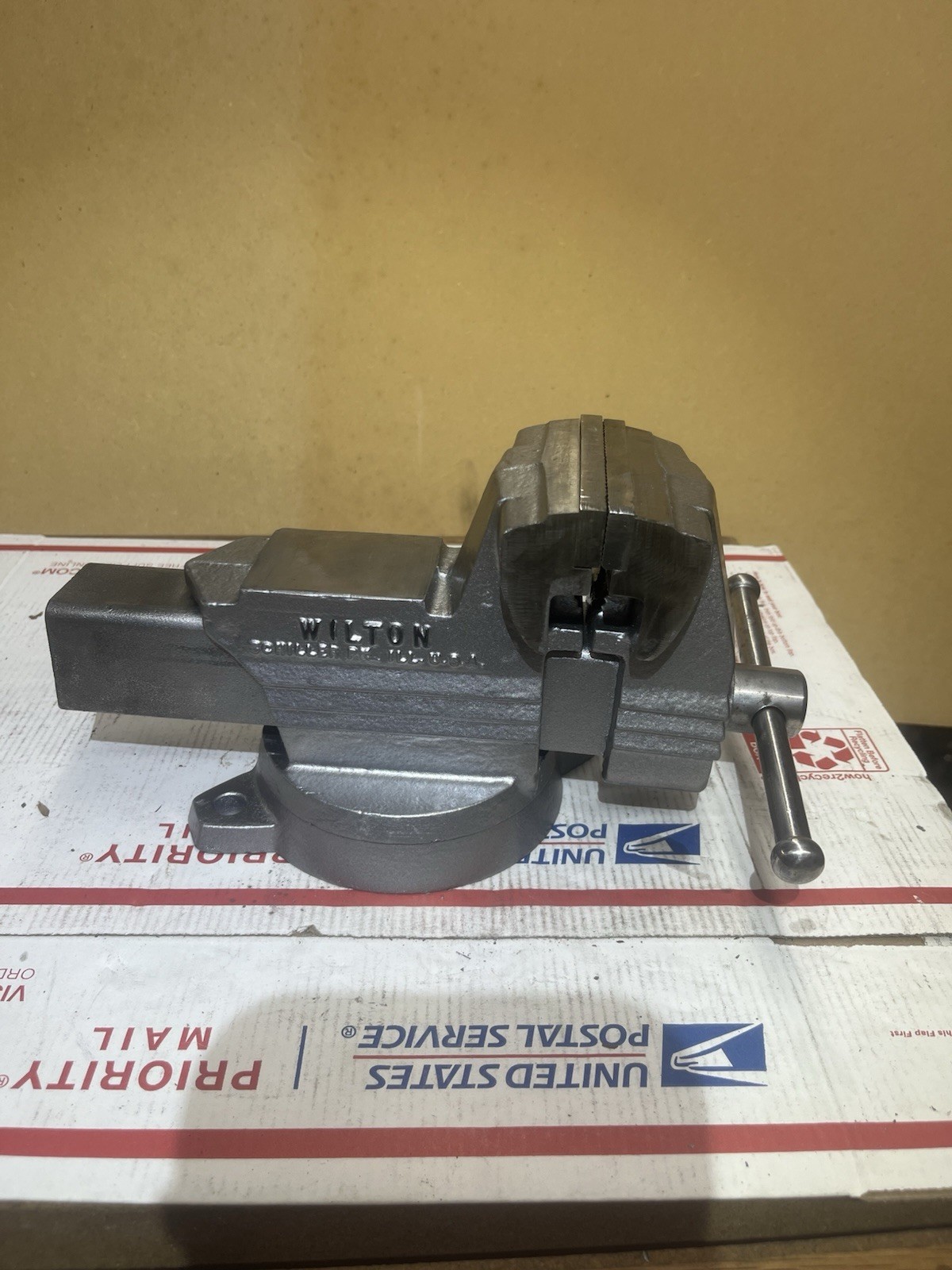 Vintage Wilton triple duty bench vise 3 1/2 Vintage Wilton triple duty bench vise 3 1/2
