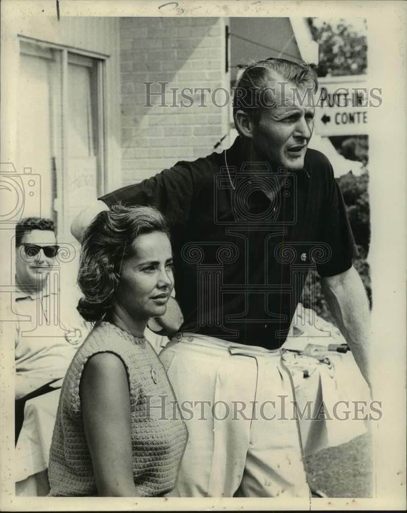 1970 Press Photo Golfer Dick Mayer and wife Mary Lou - nos23794 1970 Press Photo Golfer Dick Mayer and wife Mary Lou - nos23794