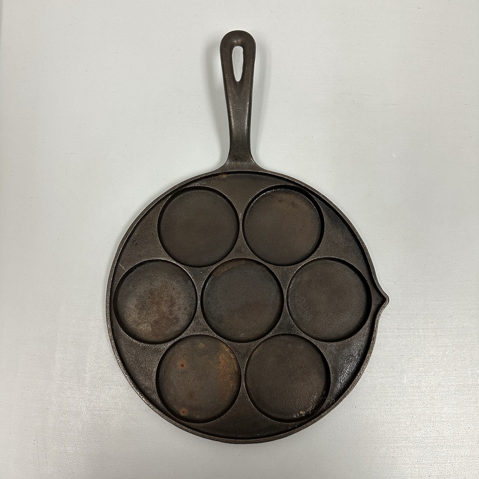 Vintage 1920-1930 Griswold No 34 Cast Iron Plett Swedish Pancake Pan #2980A
