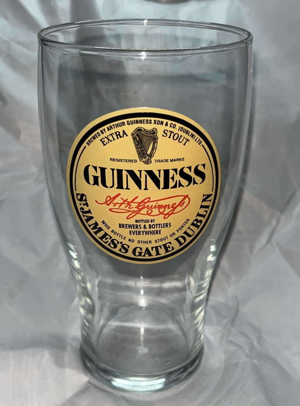Guinness Extra Stout St. James\'s Gate Dublin Signature Logo Pint Beer Glass Guinness Extra Stout St. James\'s Gate Dublin Signature Logo Pint Beer Glass