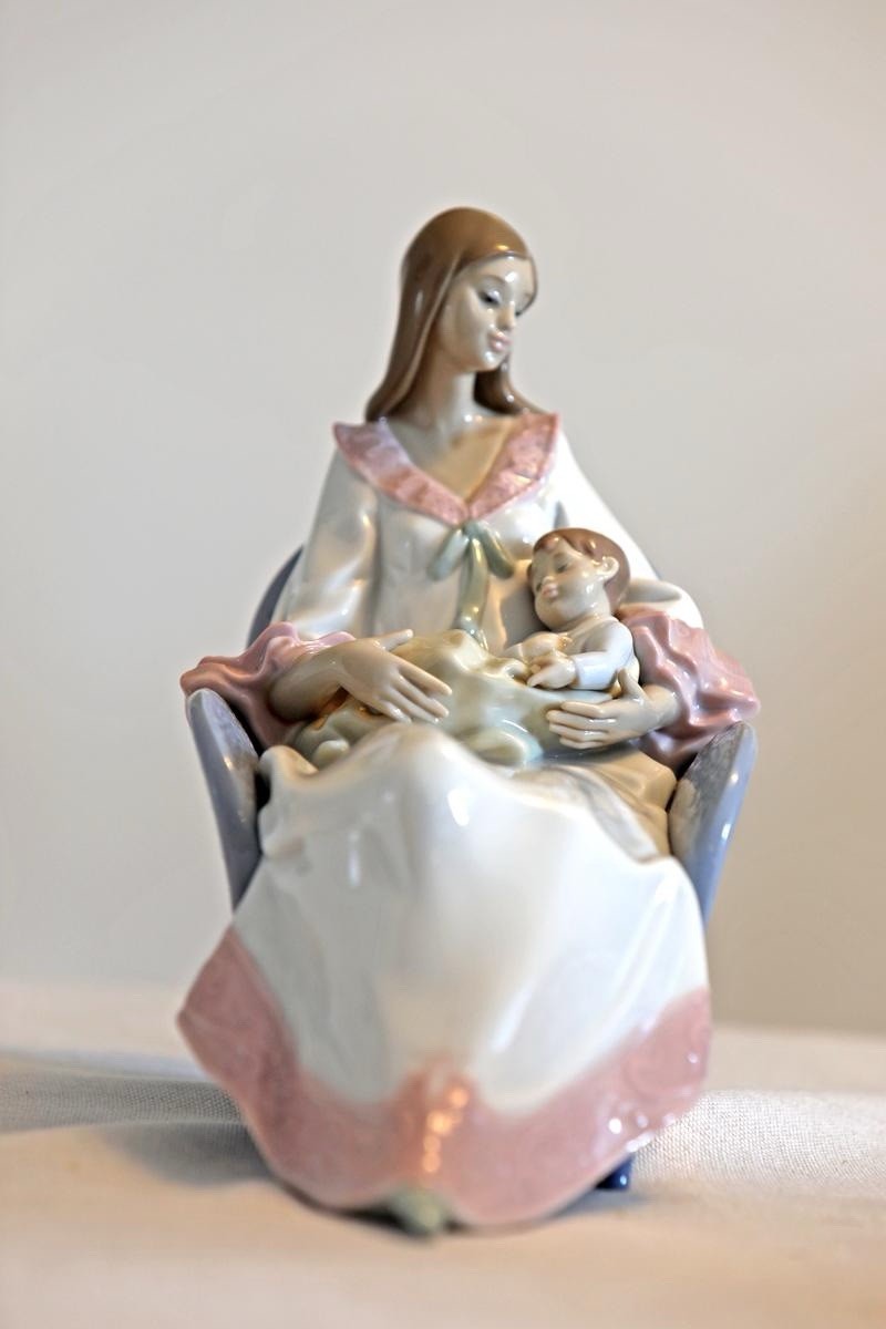 Lladró My Little Treasure Mint Condition Mother & Baby Retired Polope Retail$599 Lladró My Little Treasure Mint Condition Mother & Baby Retired Polope Retail$599