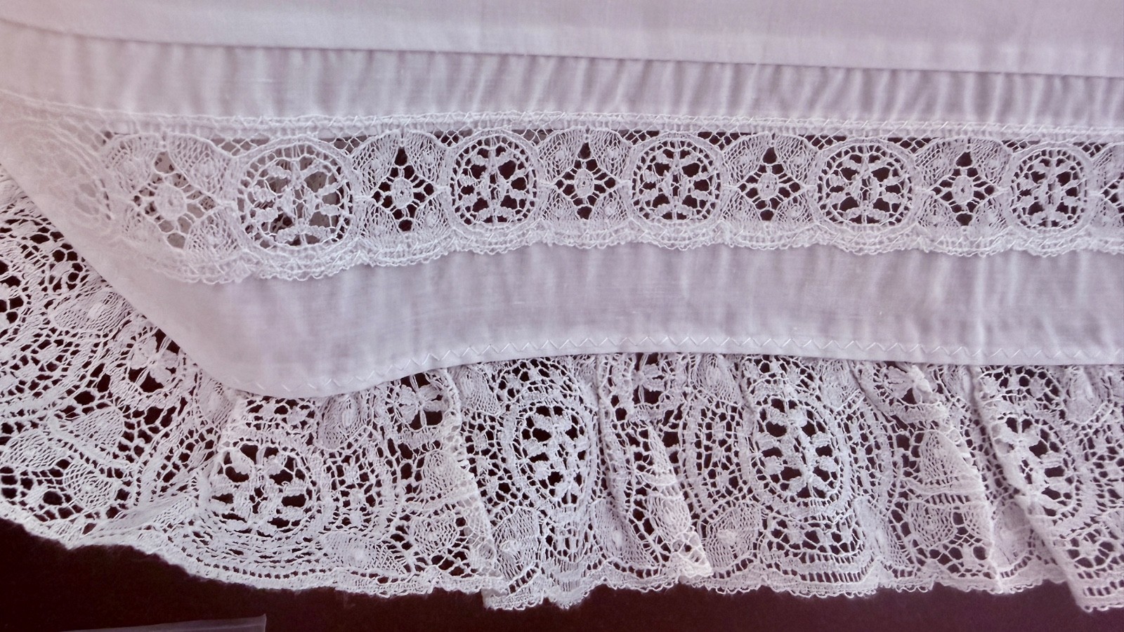 Vintage Laura Ashley White Sheet with Bridal Lace - Full/Double B365 Vintage Laura Ashley White Sheet with Bridal Lace - Full/Double B365