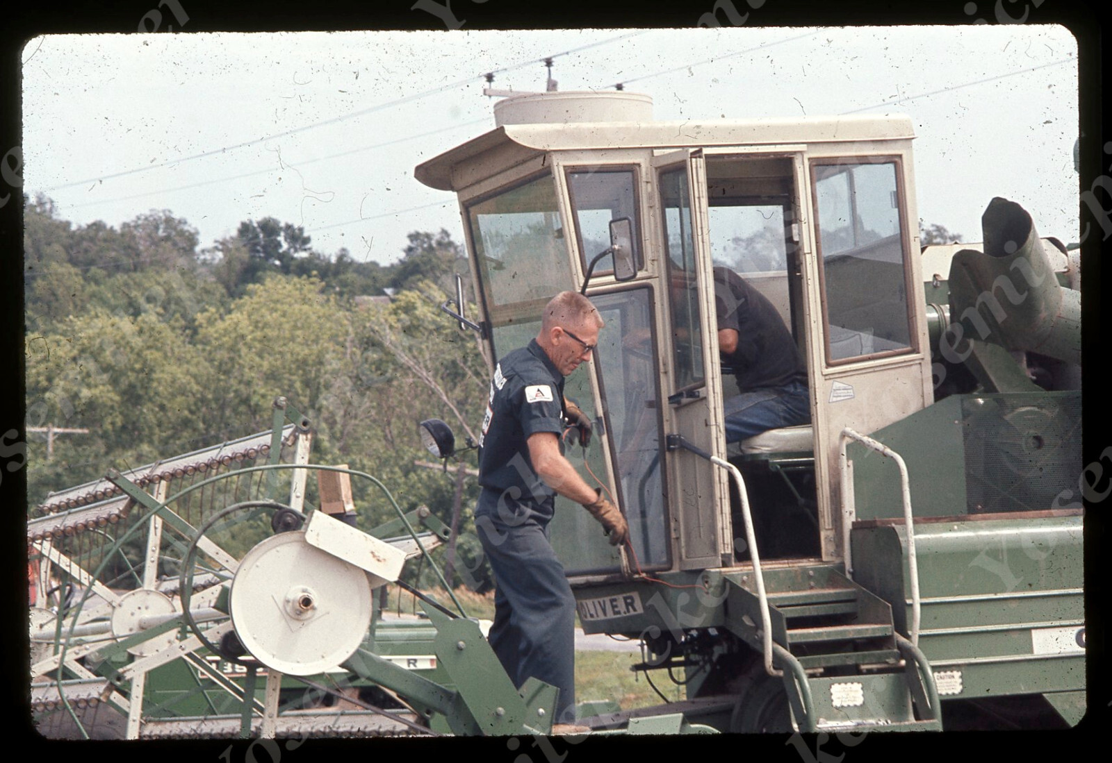 SL94 Original Slide 1970\'s Nebraska Farm Tractor Oliver employee repair 114a SL94 Original Slide 1970\'s Nebraska Farm Tractor Oliver employee repair 114a