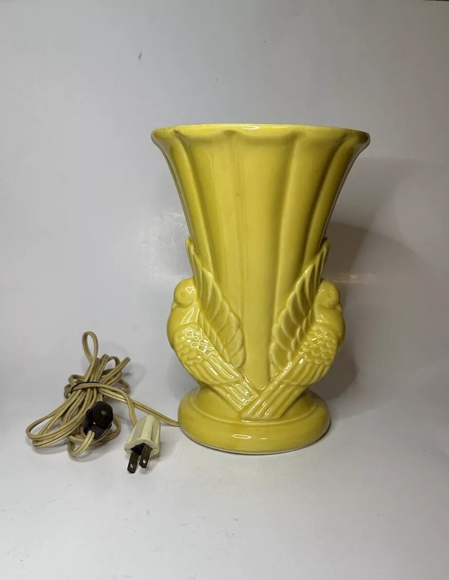Vtg Shawnee USA 829 Pottery Double Sided Love Birds Fluted Yellow Vase Vtg Shawnee USA 829 Pottery Double Sided Love Birds Fluted Yellow Vase