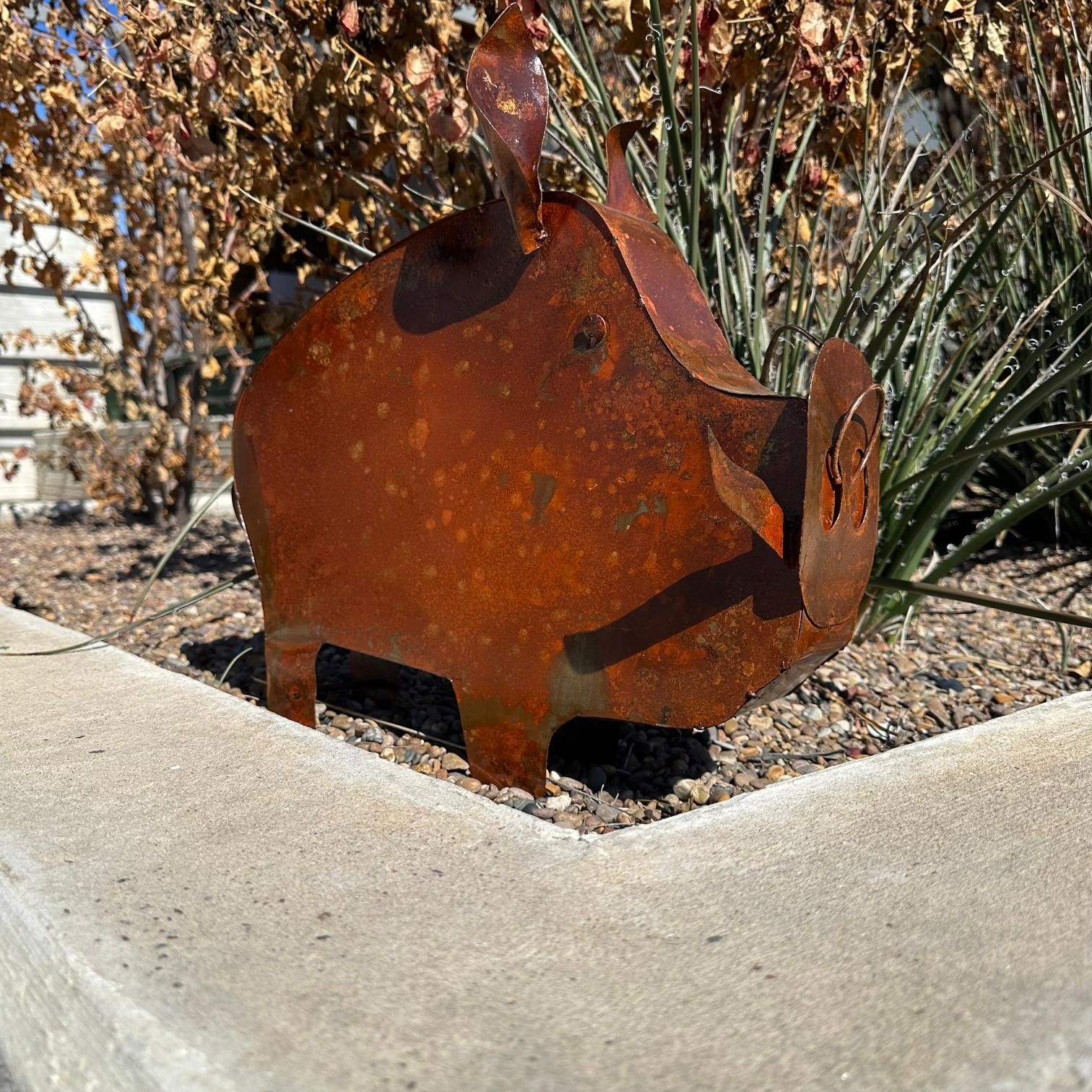 Rustic Snout Pig – Handcrafted Metal Garden Sculpture