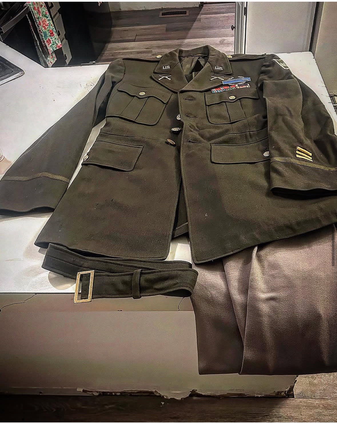 WW2 Officers Class A Greens And Pinks & 1st Infantry Division Sgt Ike Jacket.