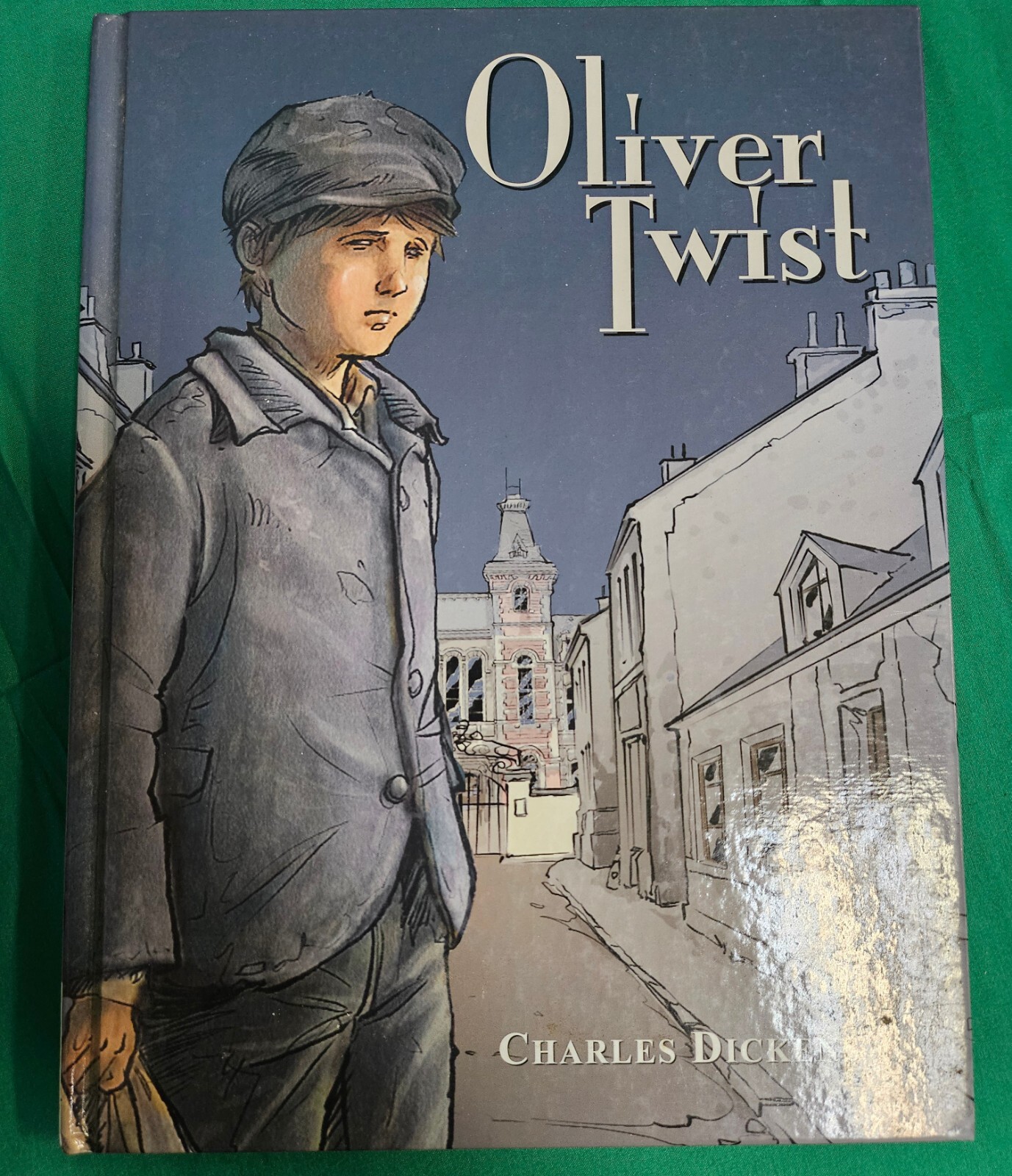 Oliver Twist By Charles Dickens Hardcover Graphic Novel IDW First Edition New Oliver Twist By Charles Dickens Hardcover Graphic Novel IDW First Edition New