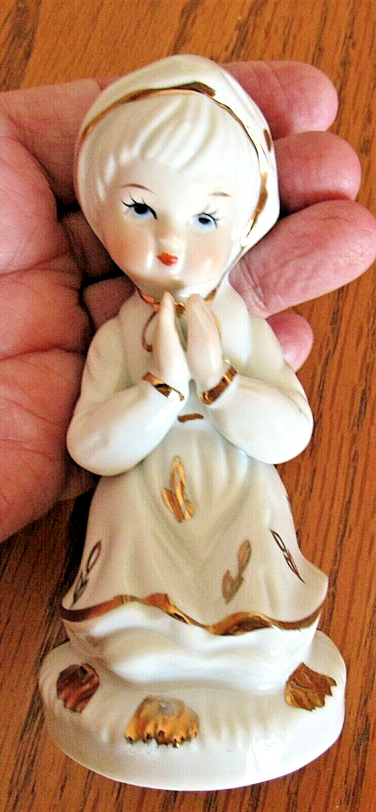 Vintage TOMA FIGURINE Girl Praying, Porcelain w/Gold Accent #7003 Korea 4 1/2\