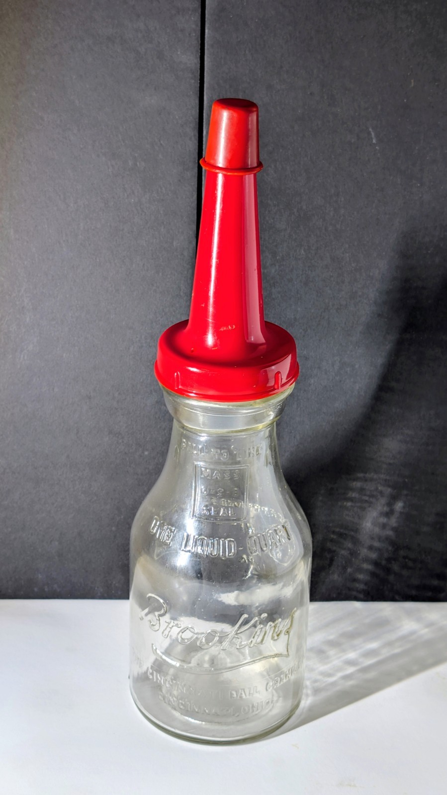 1936 Brookins Qt Glass Motor Oil Bottle Red Plastic Spout & Cap Ball Crank Rare 