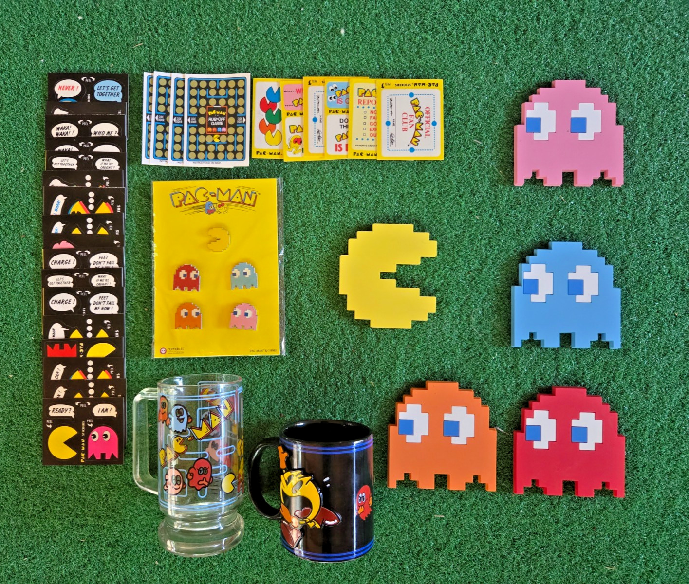 VINTAGE PAC-MAN PAC LOT 4 SILICONE COASTERS 2 MUGS 5 PINBACKS & 27 CARDS VINTAGE PAC-MAN PAC LOT 4 SILICONE COASTERS 2 MUGS 5 PINBACKS & 27 CARDS