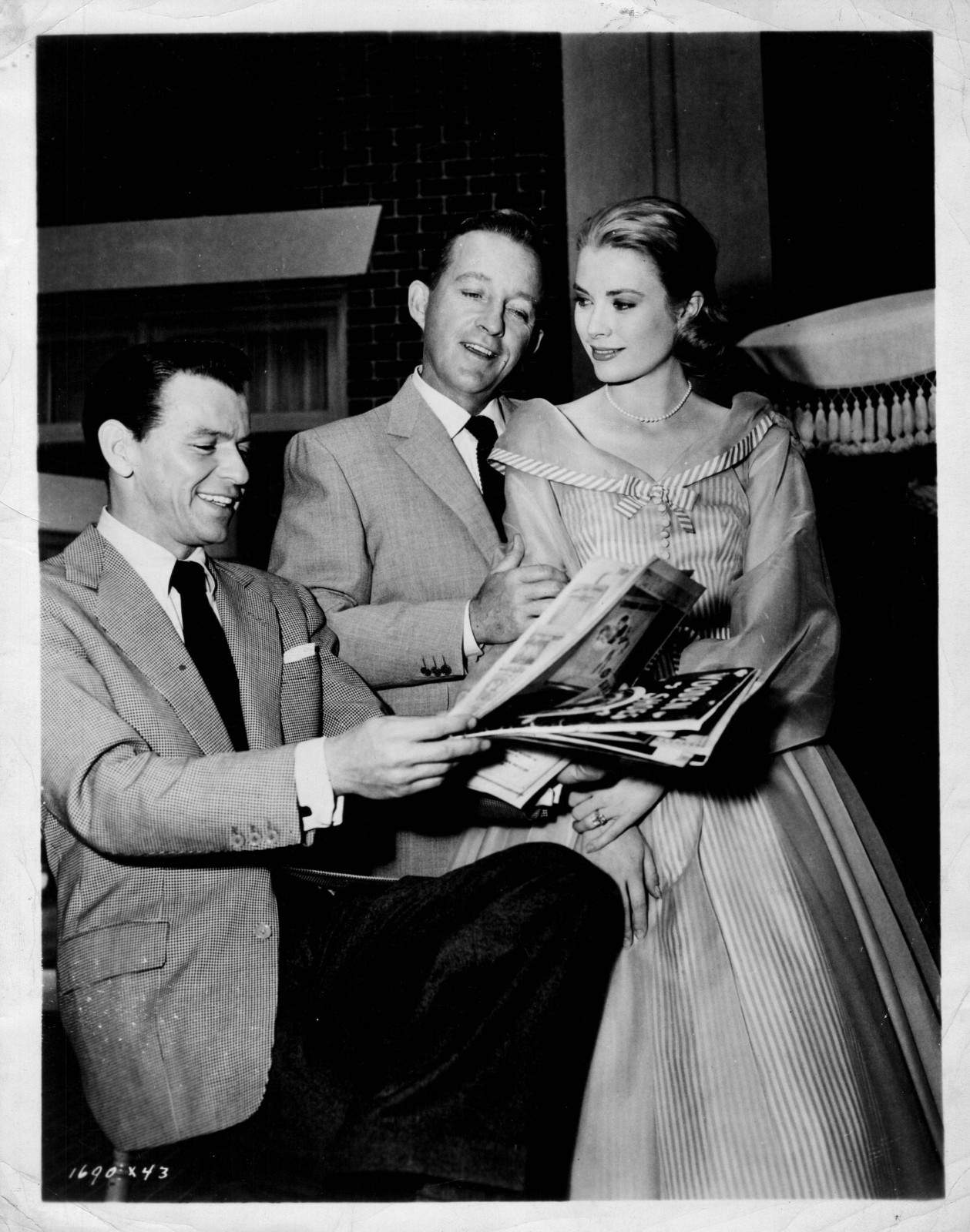 HOLLYWOOD GRACE KELLY + FRANK SINATRA CROSBY BEHIND SCENES 1950s ORIG PHOTO MA77