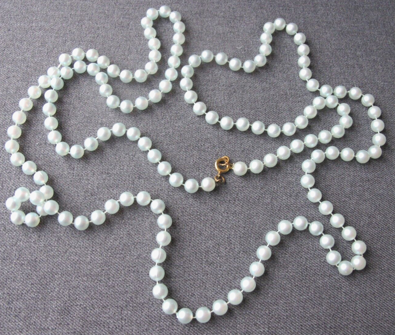 Vintage pearly green plastic beads long necklace    i
