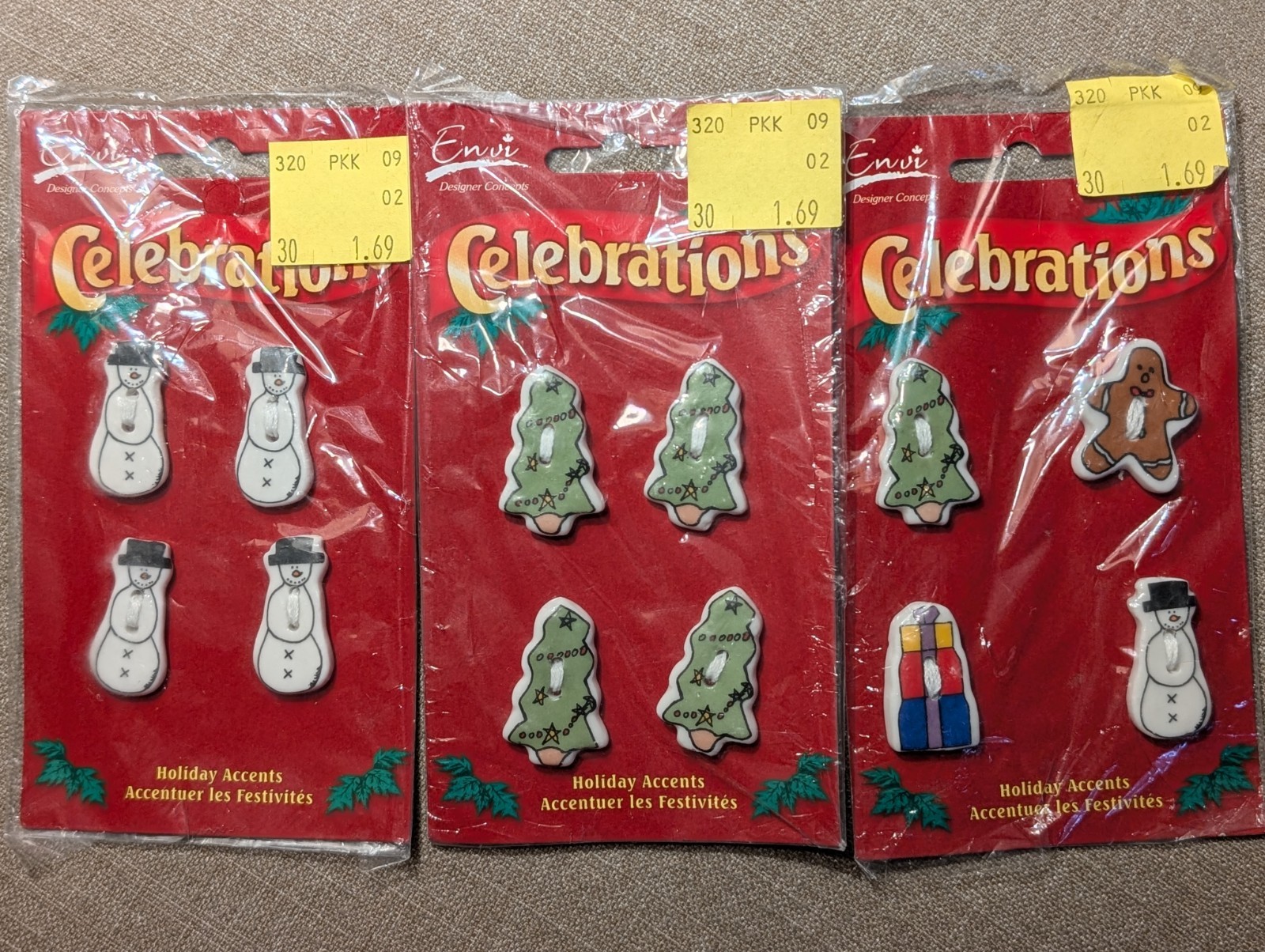 12 Vintage Christmas Buttons \