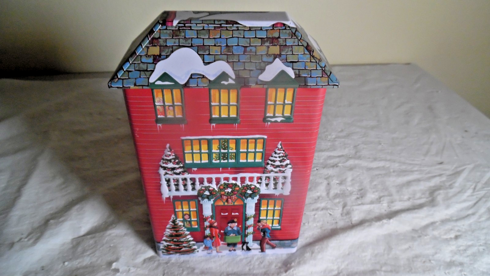 Unknown Manufactuer Tin Christmas House Unknown Manufactuer Tin Christmas House