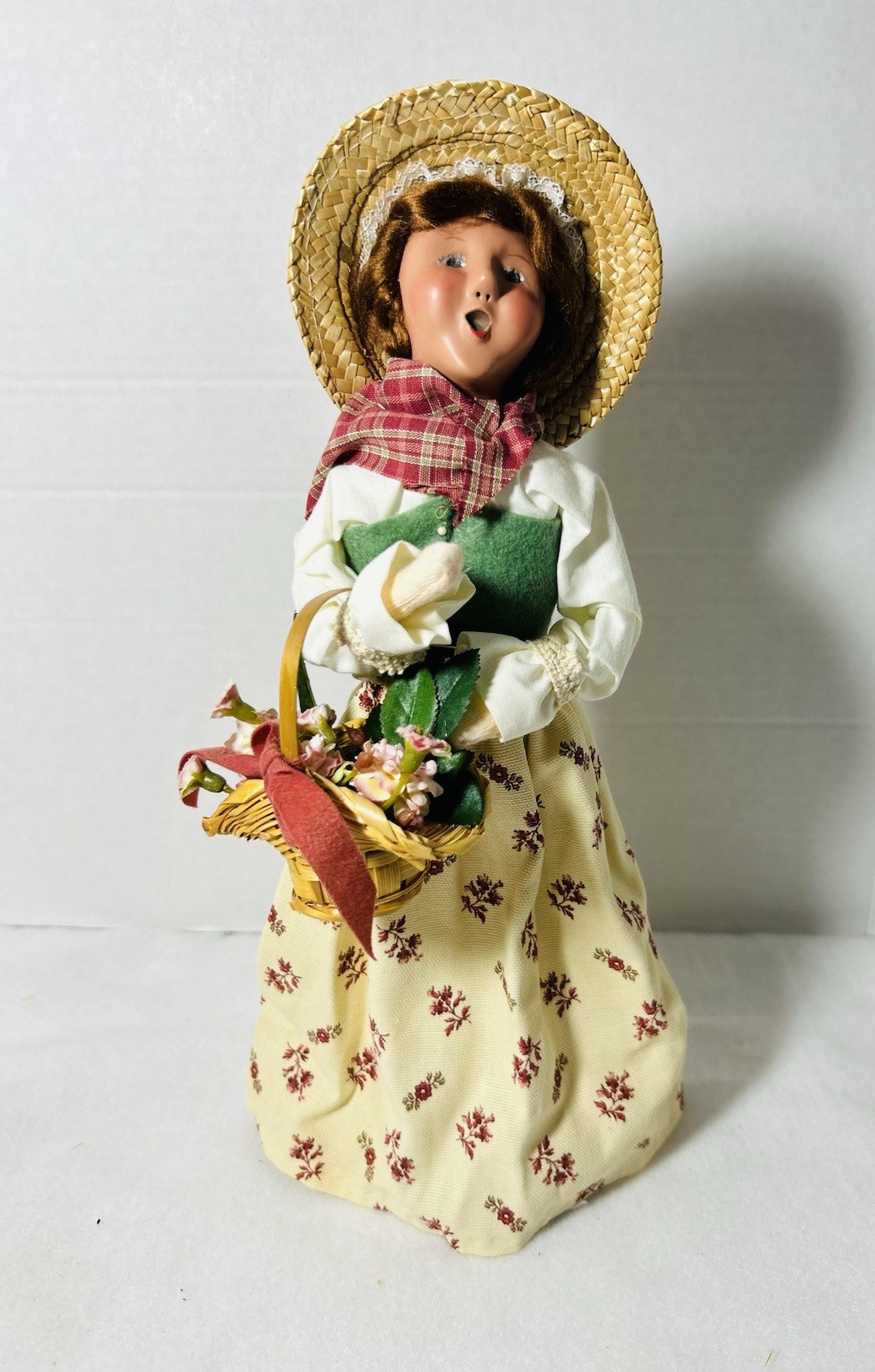 Byers Choice 2007 Winterthur Exclusive Woman w/Flower Basket and Straw Hat Byers Choice 2007 Winterthur Exclusive Woman w/Flower Basket and Straw Hat