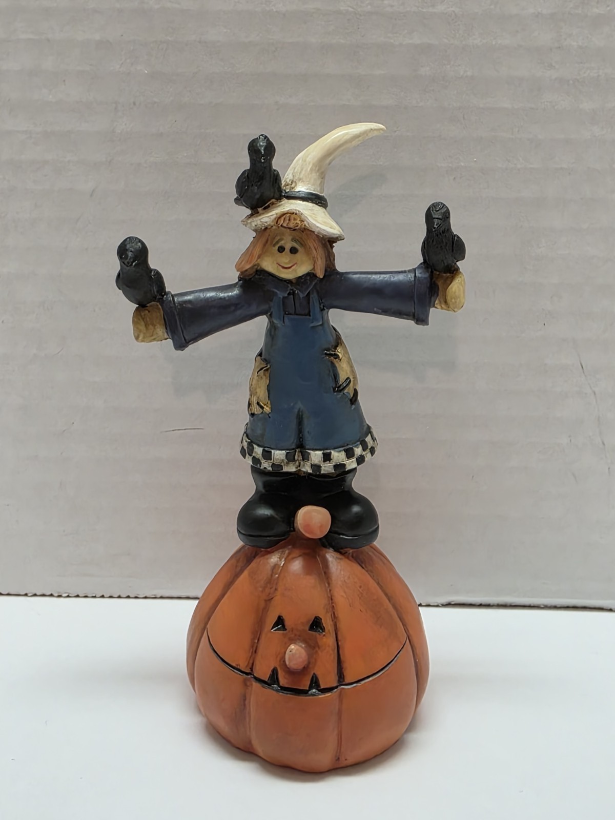 Vintage Williraye Studio Halloween Scaring Up Fun Scarecrow Figurine Vintage Williraye Studio Halloween Scaring Up Fun Scarecrow Figurine