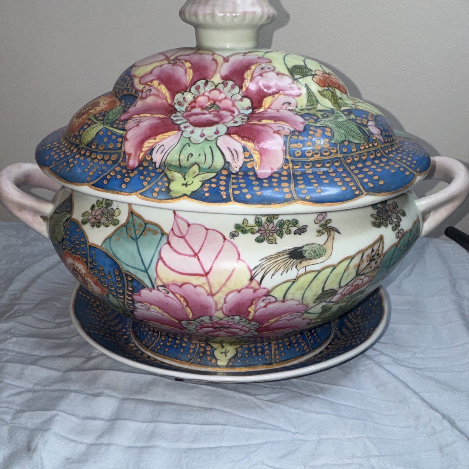 Vintage Chinese tobacco leaf tureen