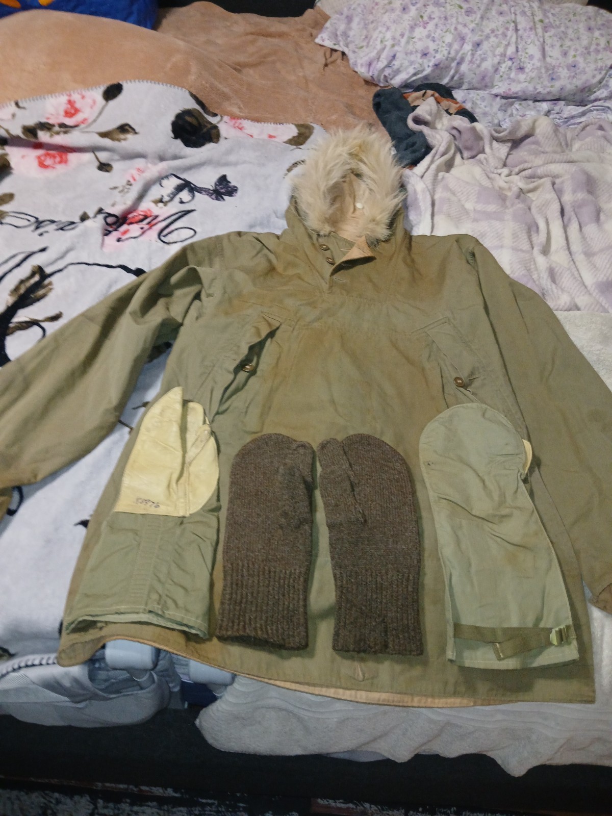 WW II US Uniforms, Reversible Ski Rare First Pattern Gloves Plus Named Medals WW II US Uniforms, Reversible Ski Rare First Pattern Gloves Plus Named Medals