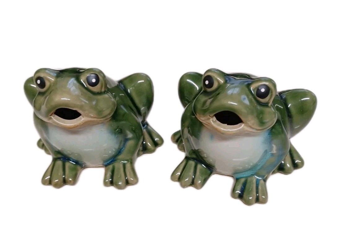 2 Greenbrier Ceramic Sitting Frog
