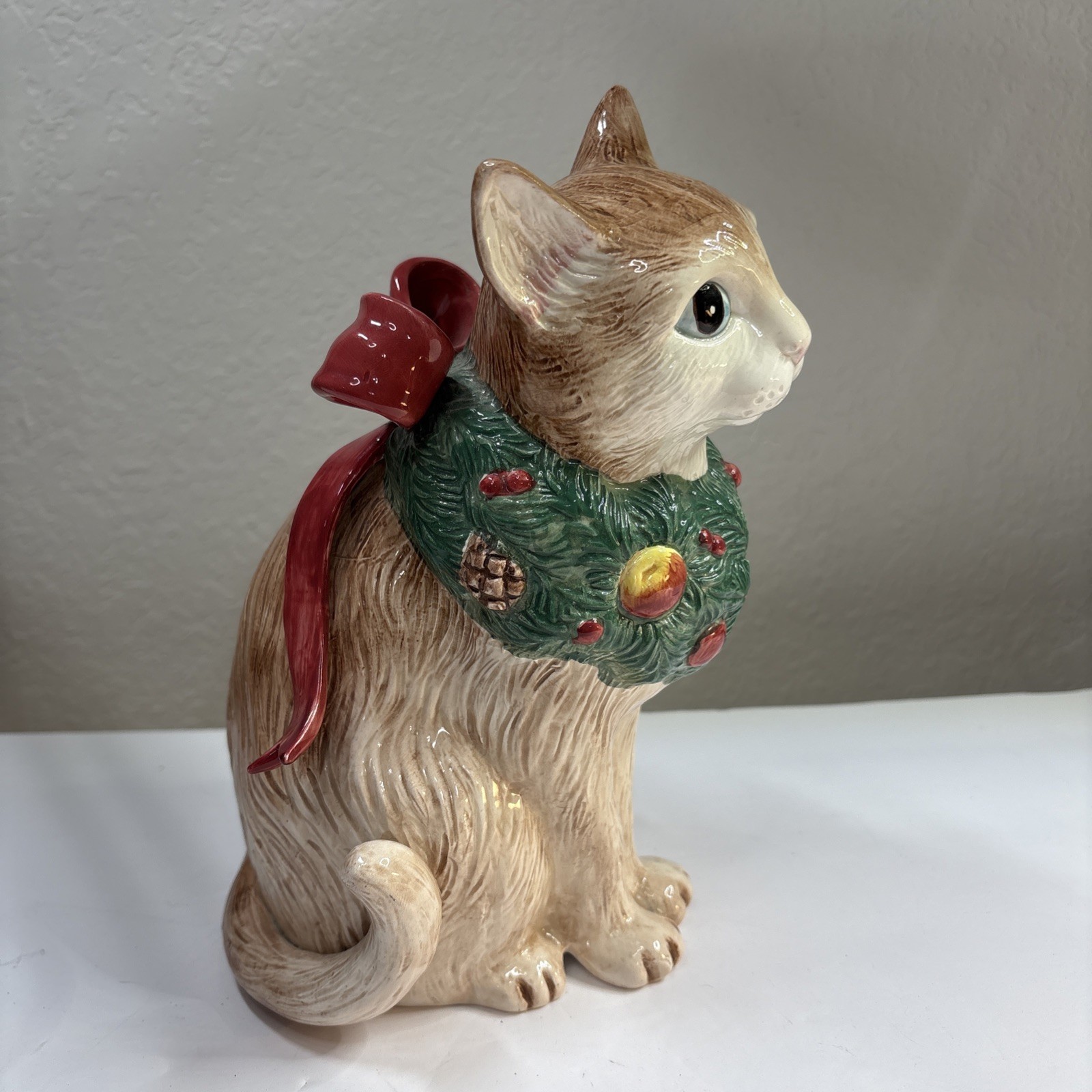 Vtg FITZ & FLOYD Christmas Cat 1992 Fruit Wreath Blue Eyes Ribbon 9” Fig Read