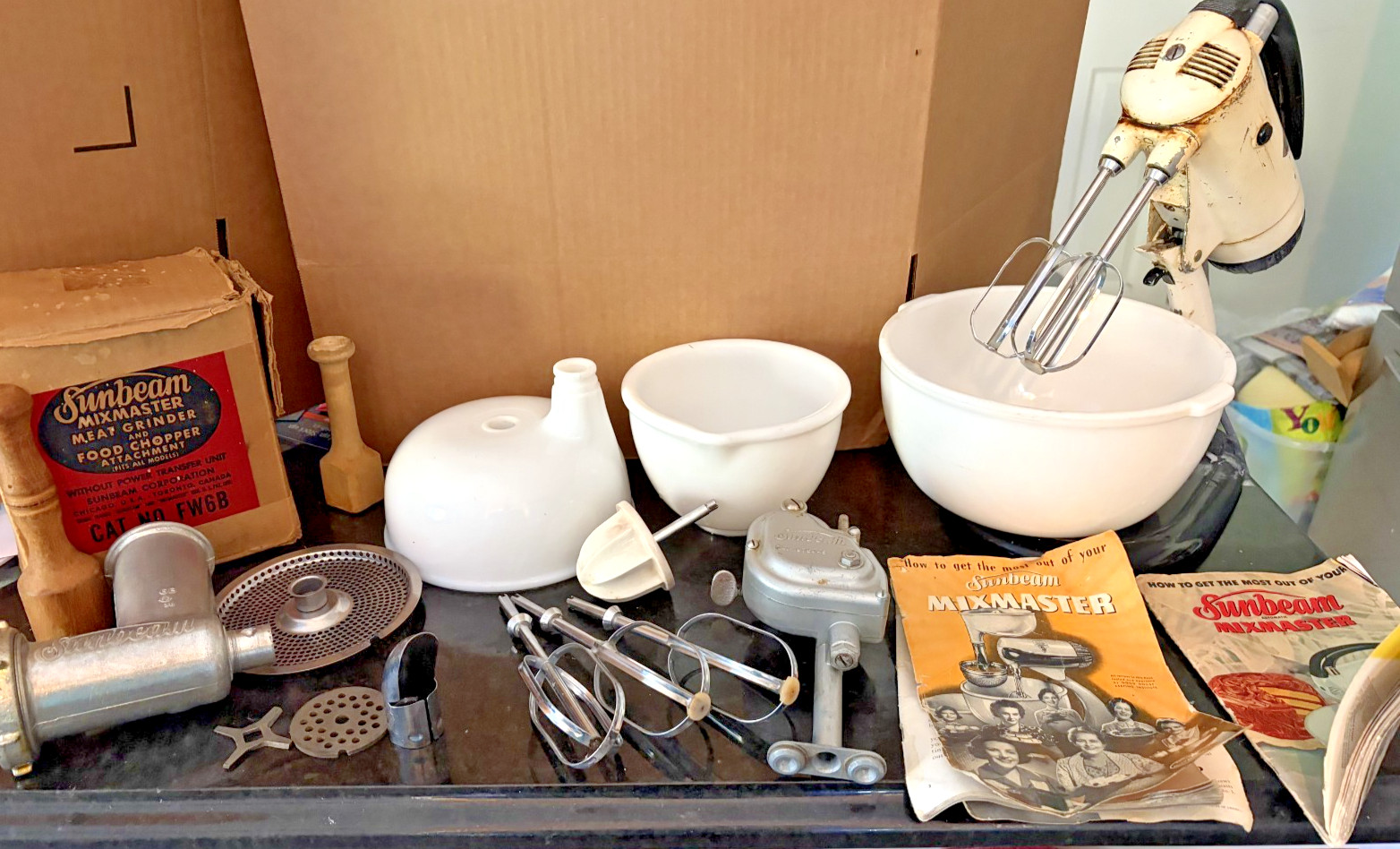 Vintage Sunbeam Mixmaster Stand Mixer 3 Bowls 5 Beaters Meat Grinder Working Vintage Sunbeam Mixmaster Stand Mixer 3 Bowls 5 Beaters Meat Grinder Working