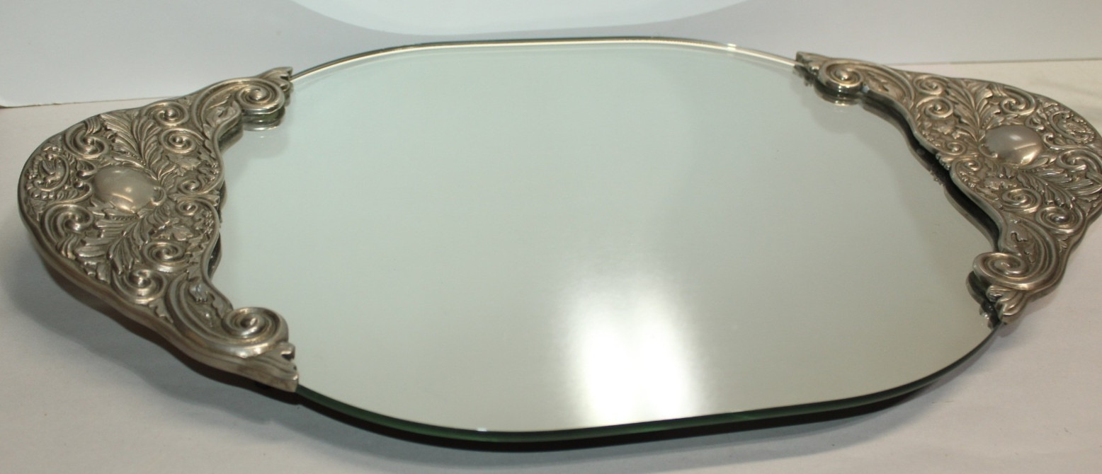 GSA Godinger Vintage Silver Plated Oval Mirrored Vanity Tray GSA Godinger Vintage Silver Plated Oval Mirrored Vanity Tray
