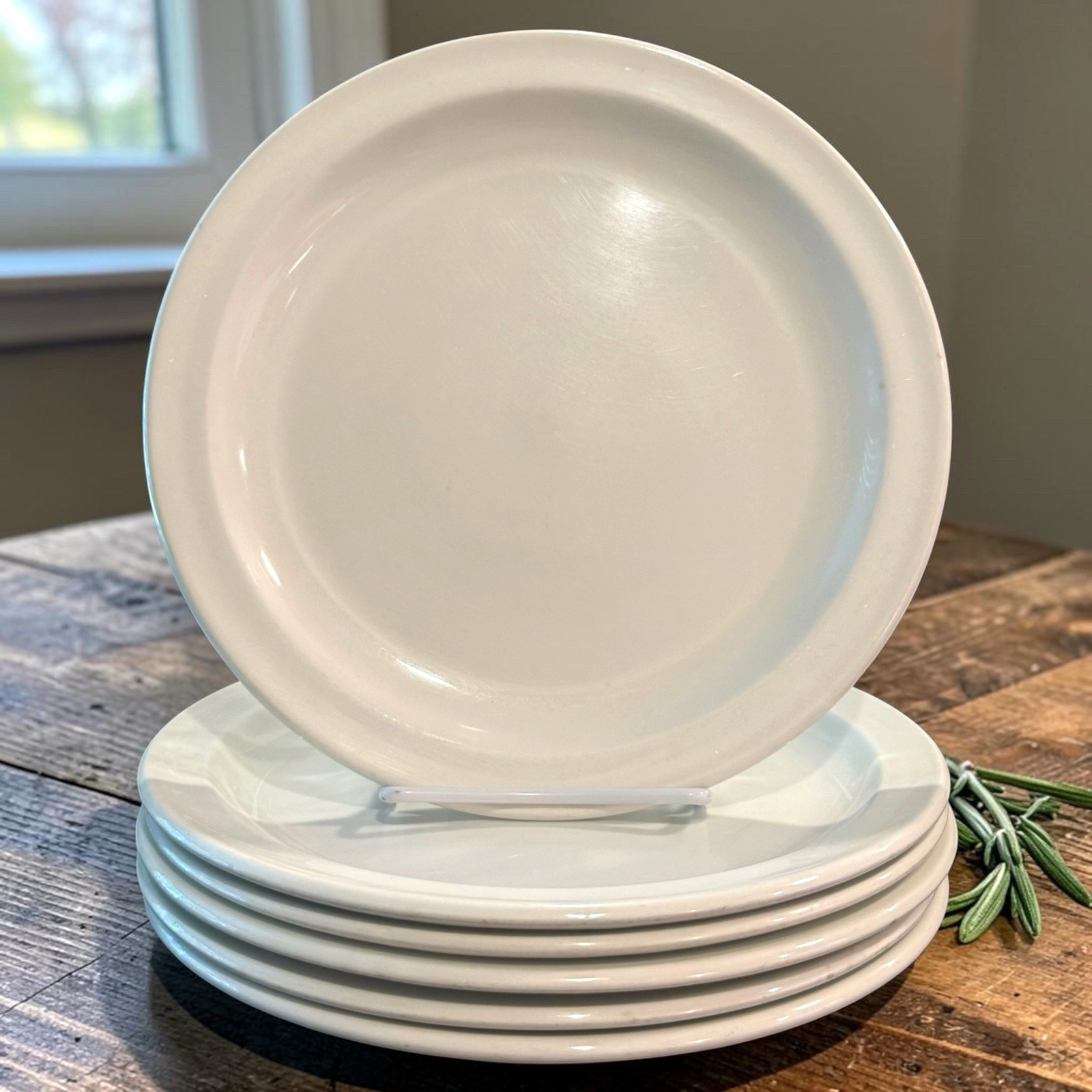 Midwinter Stonehenge White Dinner Plates Set of 6 Oversize 10 1/2 in Coupe Style Midwinter Stonehenge White Dinner Plates Set of 6 Oversize 10 1/2 in Coupe Style