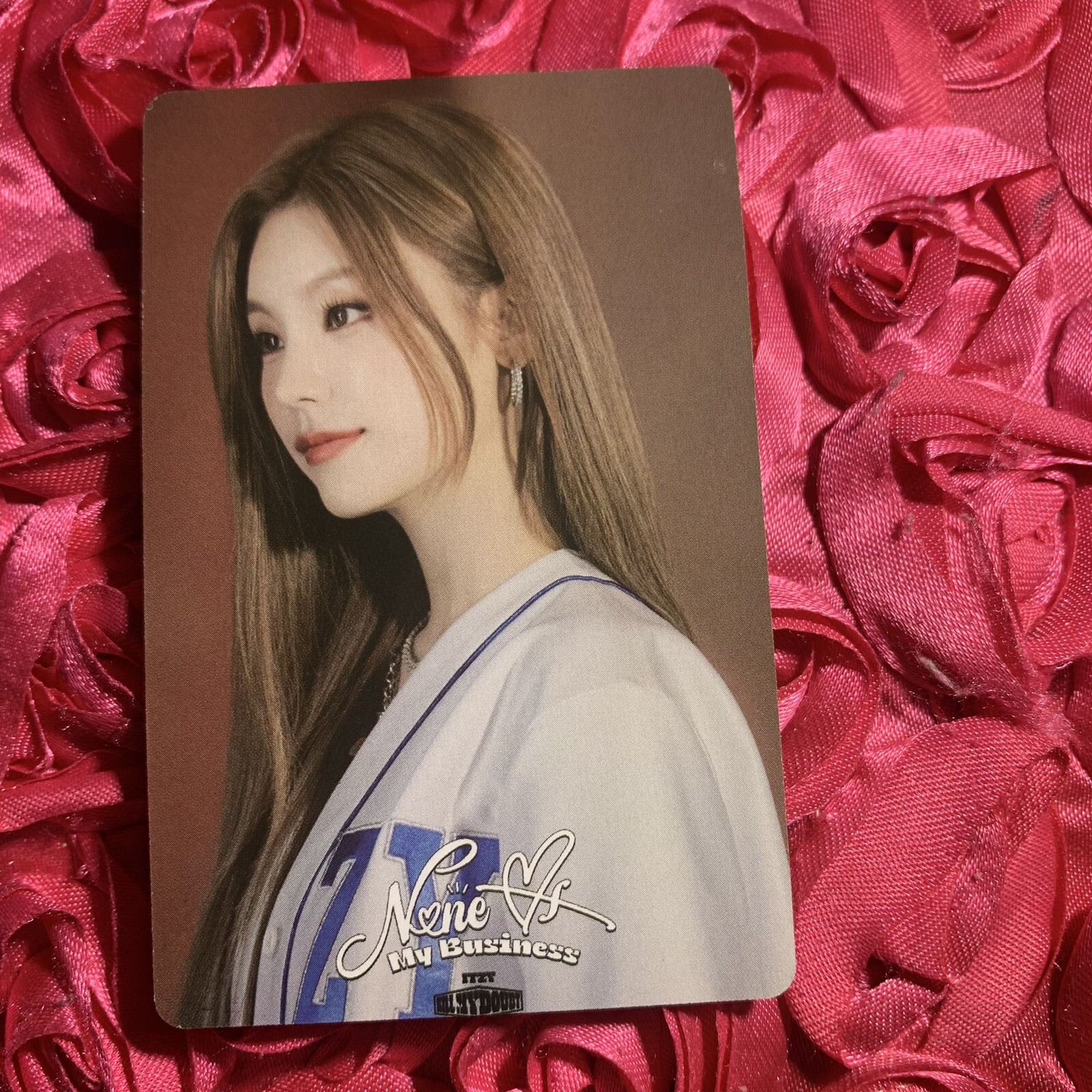 YEJI ITZY CAKE Edition Celeb K-POP Girl Photo Card Pretty Side Jersey
