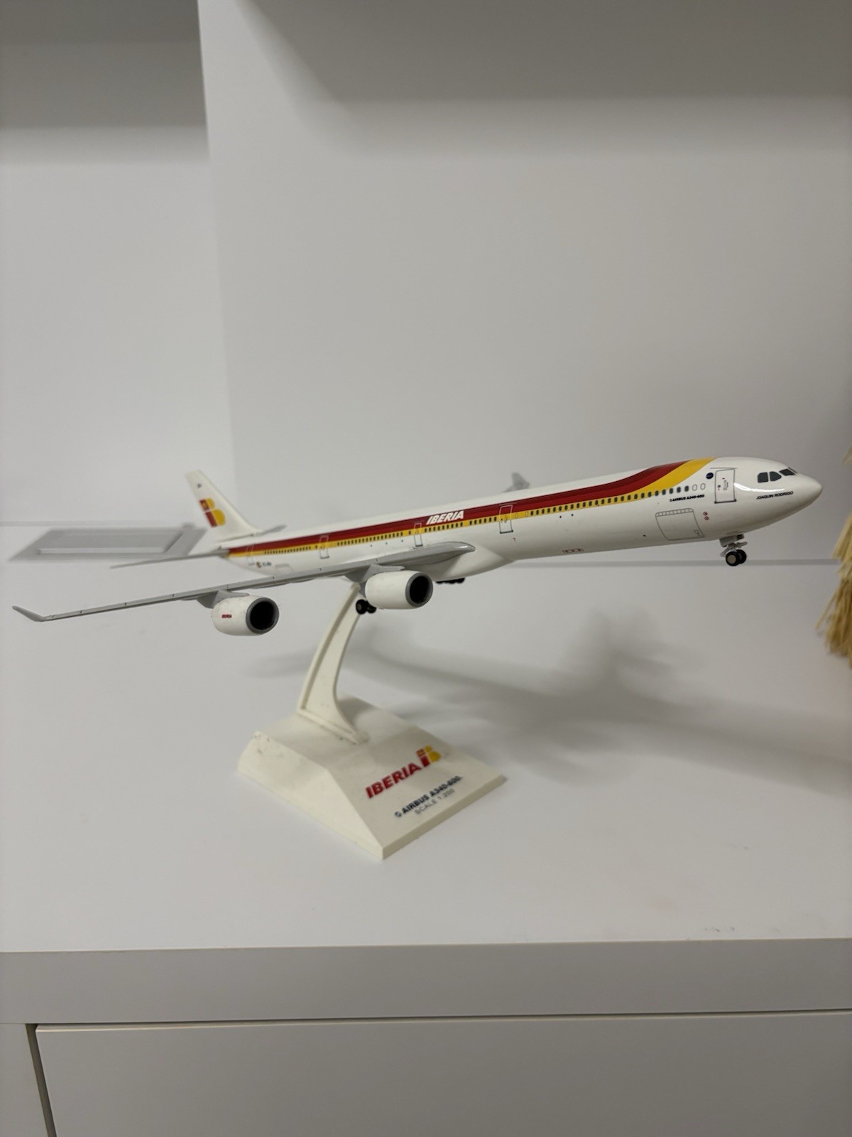 Skymakrs Iberia Airbus A340-600 1:200 Scale Aircraft Model Display Collectible Skymakrs Iberia Airbus A340-600 1:200 Scale Aircraft Model Display Collectible