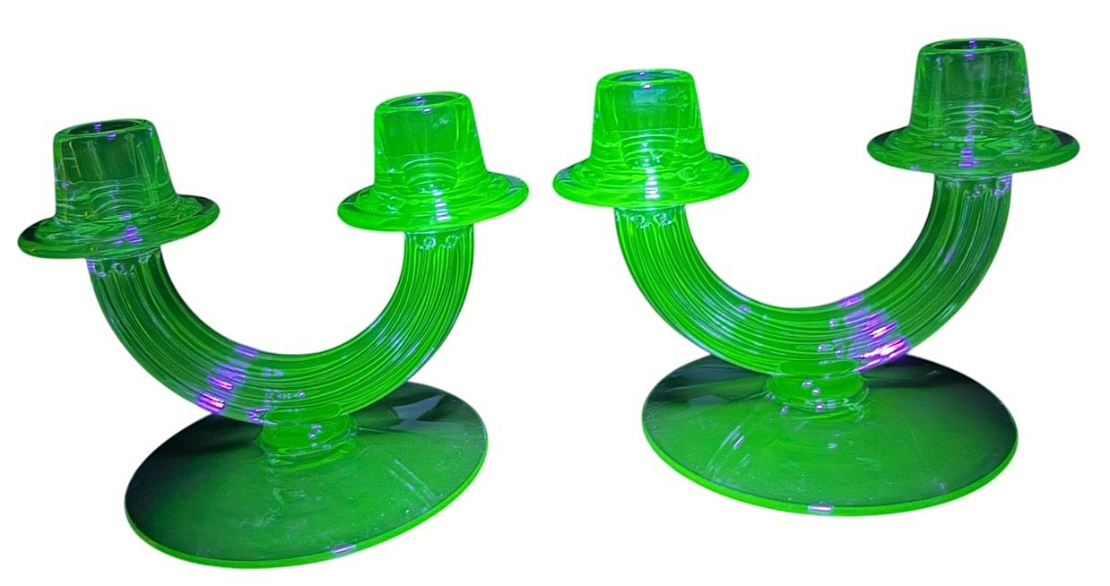 FOSTORIA SAKIER RARE PAIR UV REACTIVE GREEN #2447 DUO CANDLESTICKS DOUBLE LIGHT FOSTORIA SAKIER RARE PAIR UV REACTIVE GREEN #2447 DUO CANDLESTICKS DOUBLE LIGHT