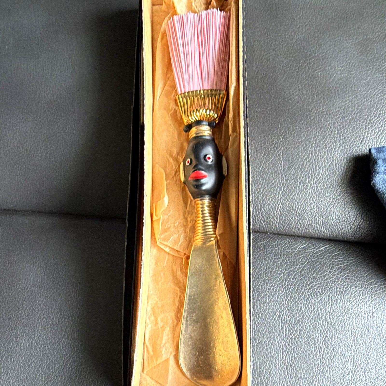 Vintage Vanity Brush/shoe horn,Black Face Handle Pink Bristles in Box Marked 441 Vintage Vanity Brush/shoe horn,Black Face Handle Pink Bristles in Box Marked 441