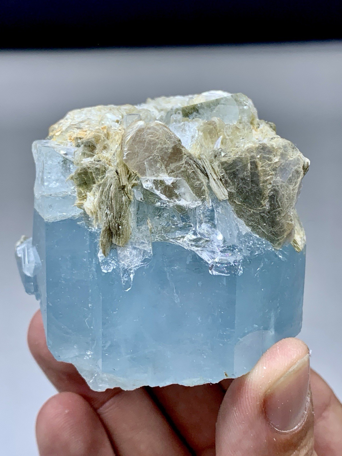 222 GM Sky Blue Fatty Aquamarine Beryl Combine With Muscovite Mica Specimen