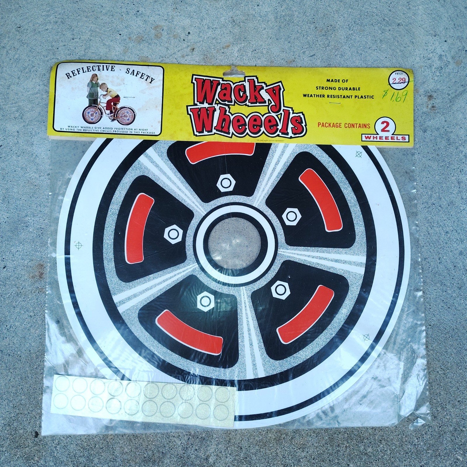 VINTAGE PAIR MAG WHEEL WACKY WHEELS BICYCLE INSERTS (2 discs VINTAGE PAIR MAG WHEEL WACKY WHEELS BICYCLE INSERTS (2 discs