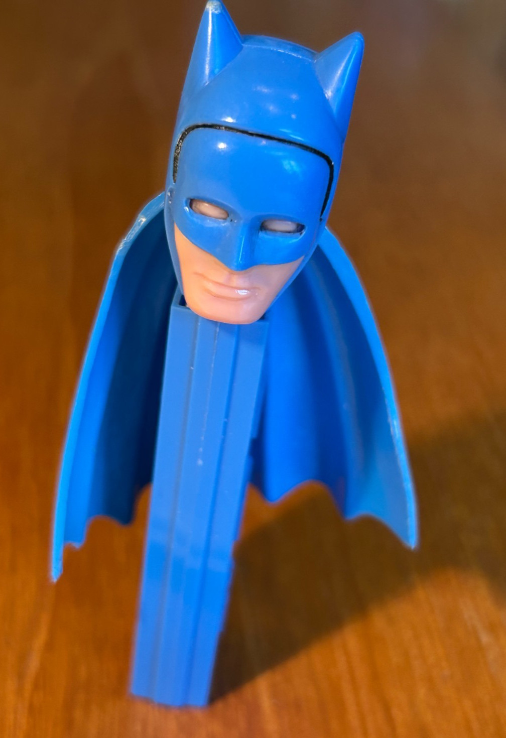 PEZ Vintage 1966 - Batman with Cape - No Feet- Made in Austria Patent 2.620.061 PEZ Vintage 1966 - Batman with Cape - No Feet- Made in Austria Patent 2.620.061