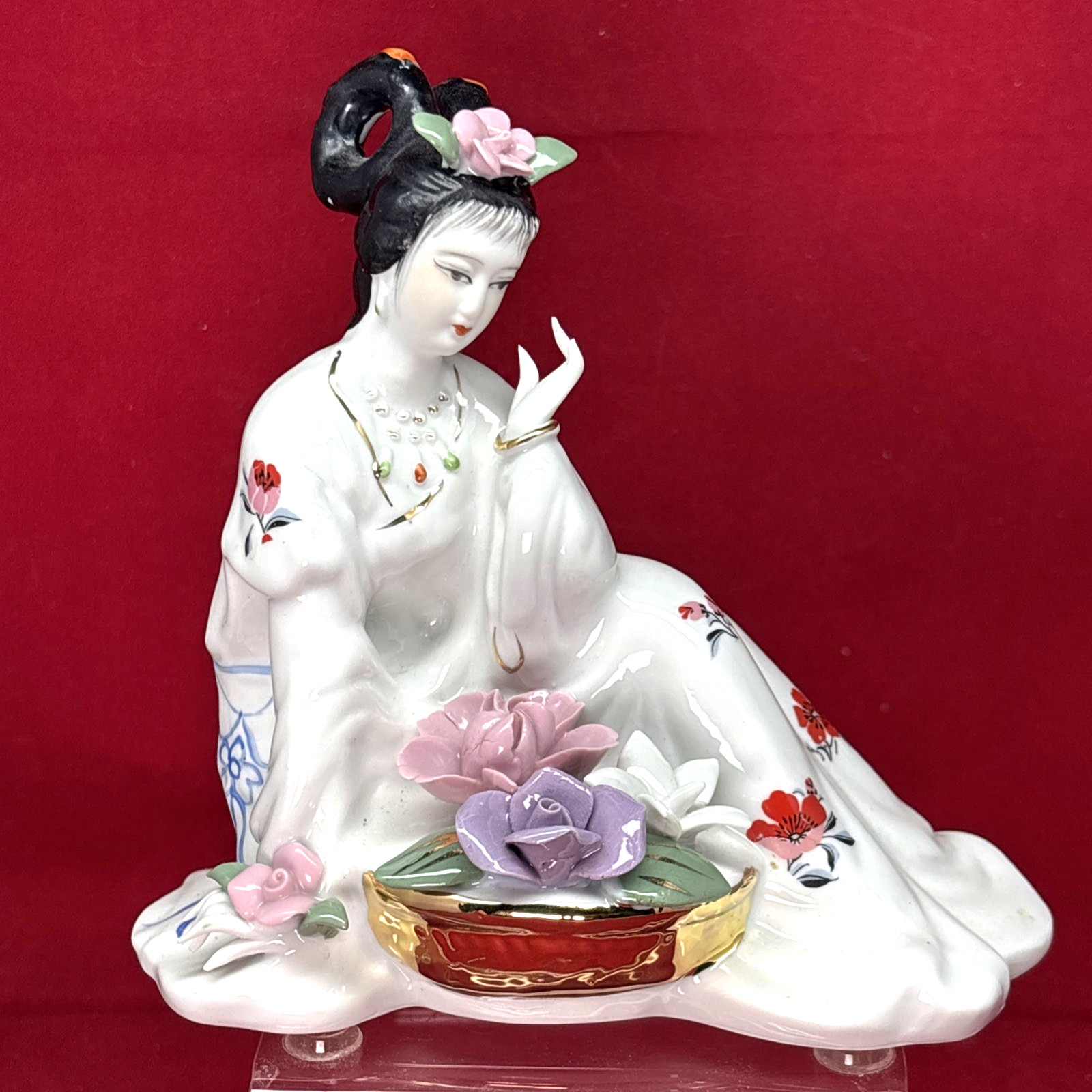 Vtg Japanese Porcelain Sitting Geisha Figurine w/Floral Kimono & Flower Basket