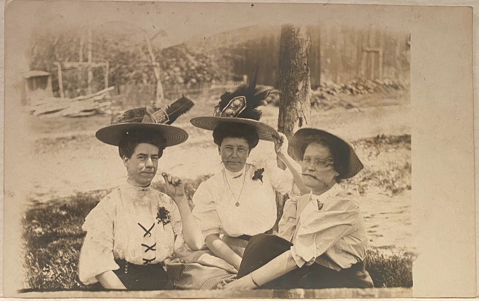 Unionville MO Real Photo 3 Women in Funny Hats Chew Blades of Grass~RPPC Postcrd Unionville MO Real Photo 3 Women in Funny Hats Chew Blades of Grass~RPPC Postcrd