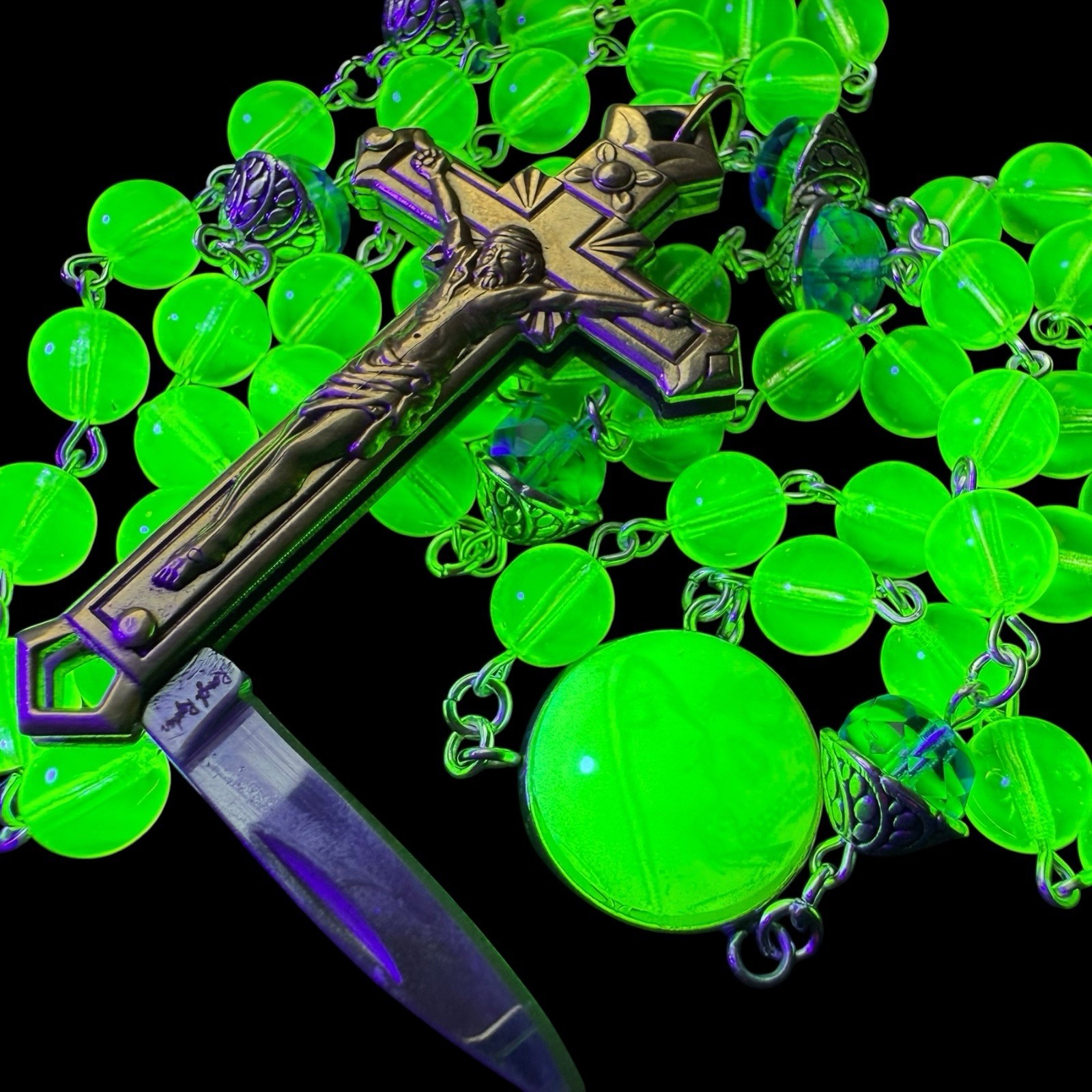 Uranium Glass Holy Rosary W/ Knife Crucifix Mori Skull Glowing 24\ Uranium Glass Holy Rosary W/ Knife Crucifix Mori Skull Glowing 24\