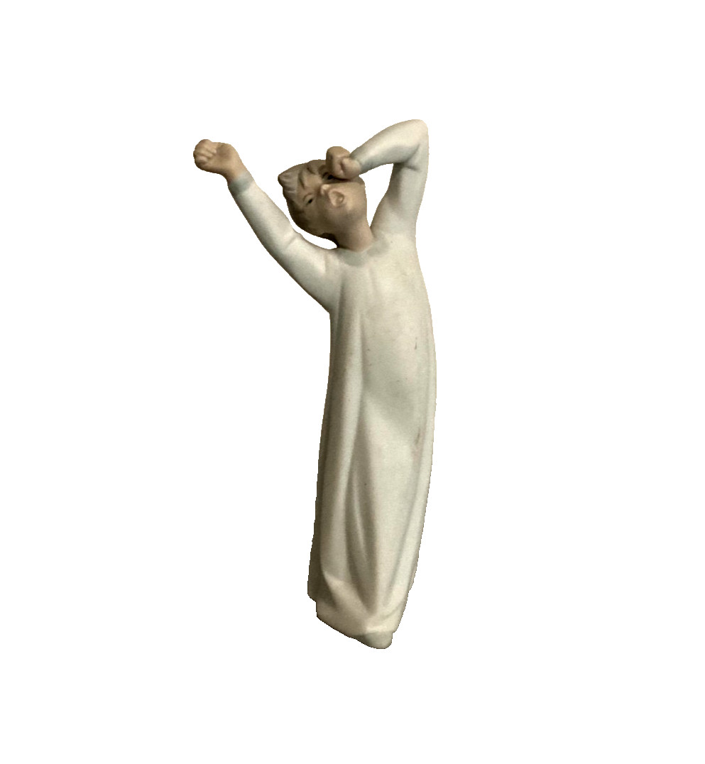 VINTAGE LLADRO  4870 BOY YAWNING PORCELAIN STATUE  8.5\